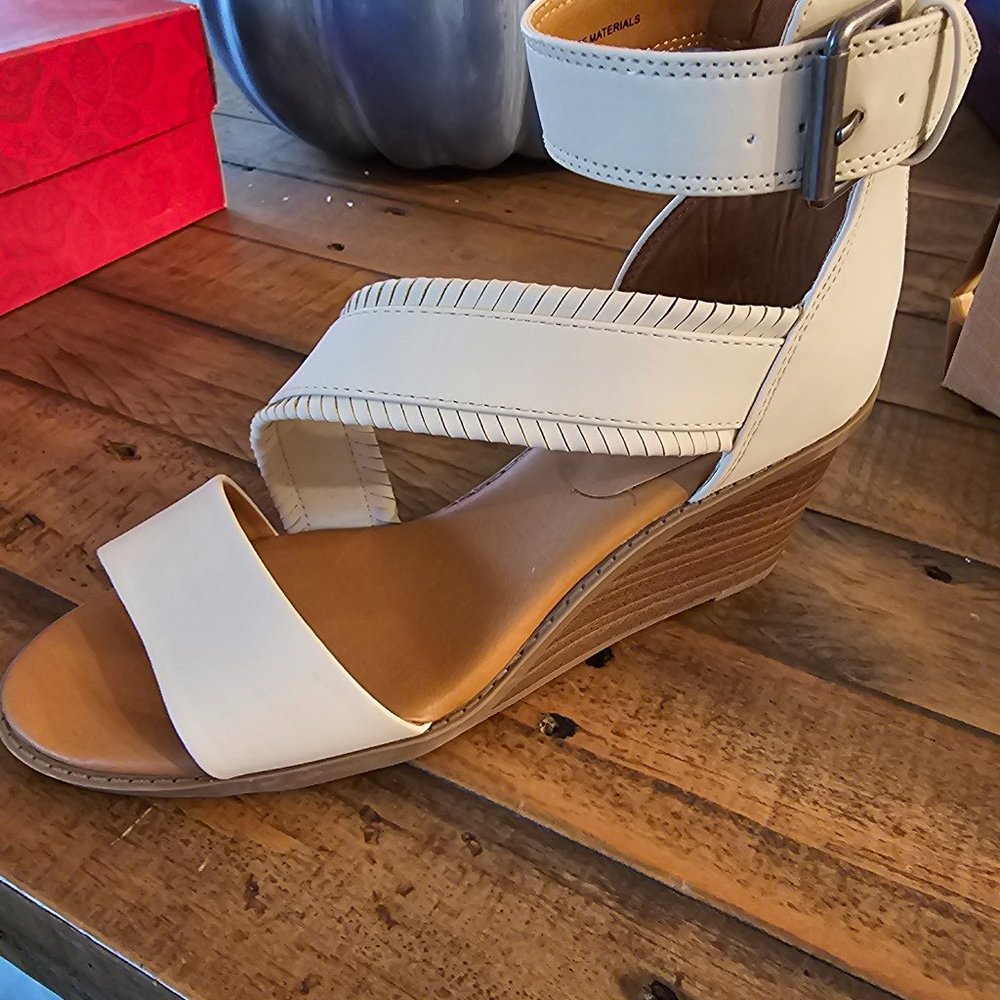 New women's wedge cream sandals size 8